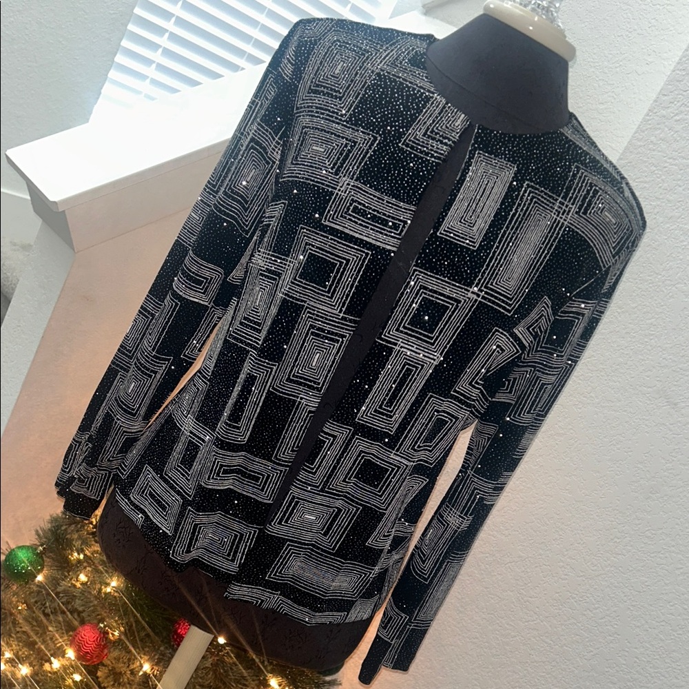 Xscape Black and White Patterned Top with Shoulder Pads